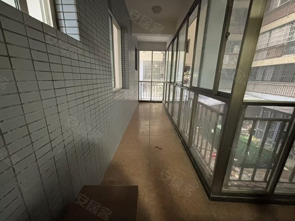 三江花园151平大四房大阳台,5个卧室都可以住年租18000