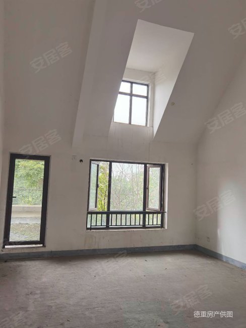 中铁瑞城西郡英华一期别墅