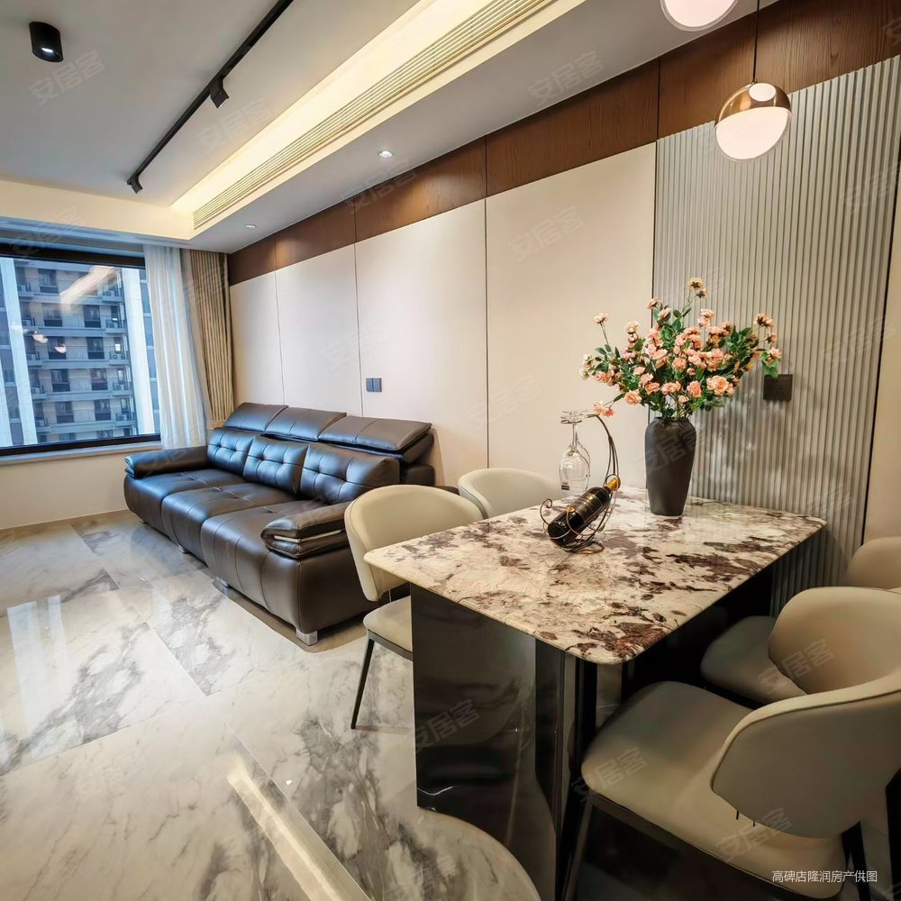 龙湖列车新城3室2厅1卫105.4㎡南北72万