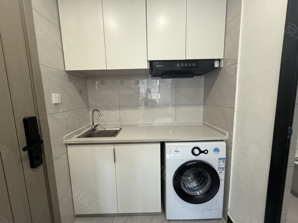 金华永康永康市区飞凤路小区步行街旁 单间 精装修 押一付一 水费全免 拎包入住民用电出租房源真实图片