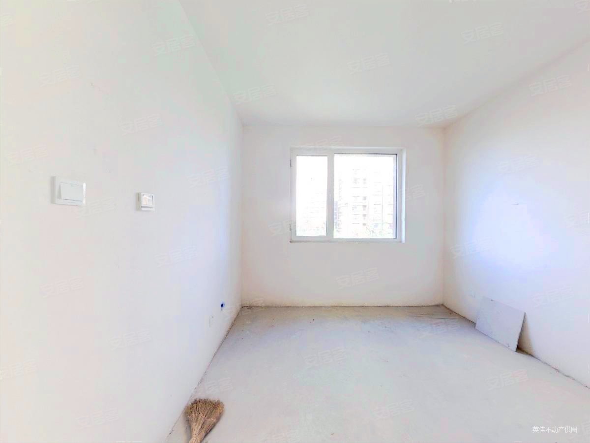 九中附近 纯毛坯 万德御景峰 电梯好楼层 不挡光 全明