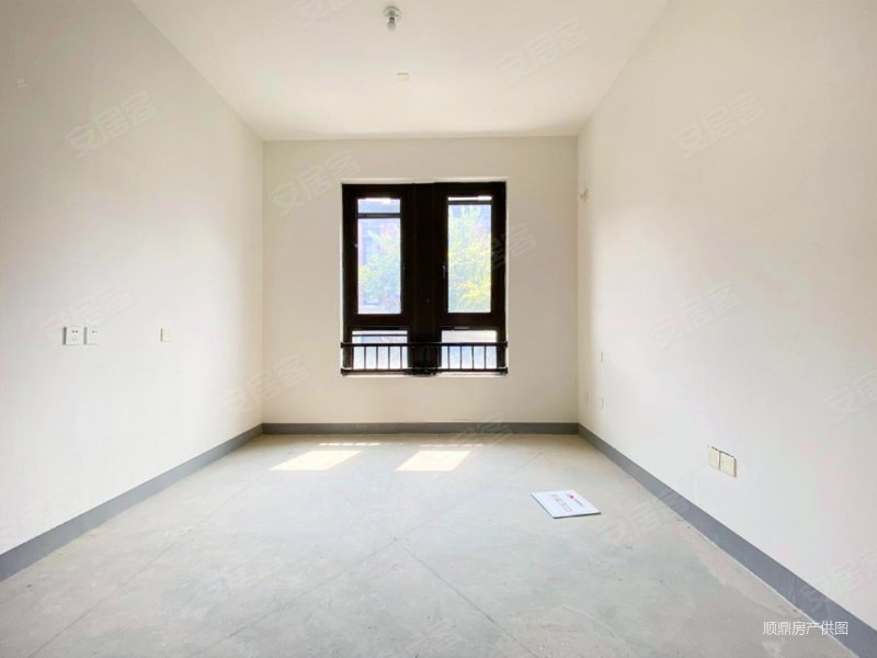 地铁口 砂之船旁 双拼别墅 新空毛坯 一楼带房间 上淮铂悦府