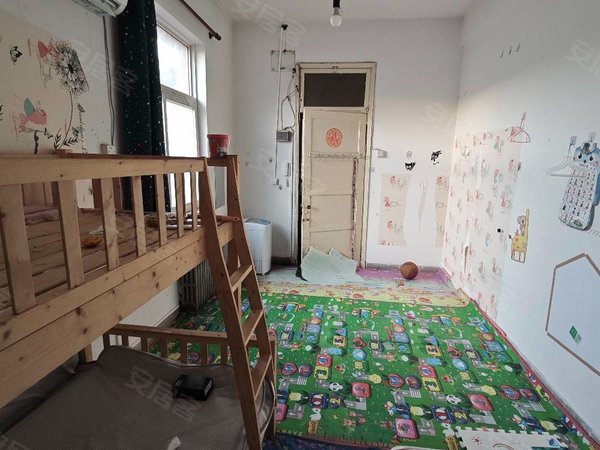 北京西城白纸坊南横西街94,96号院南横西街筒子楼单间出租,有空调暖气