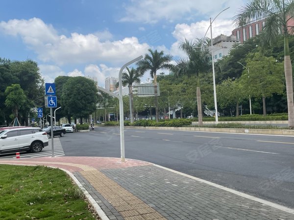 南宁西乡塘鲁班路东凯国际商业广场配套齐全 拎包入住 交通便利 生活