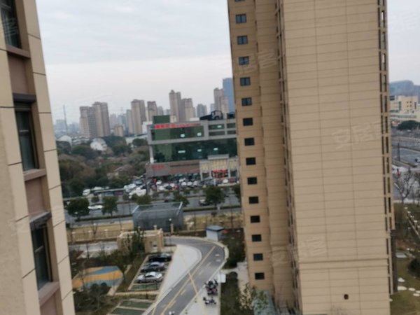 【多图】中海珑湾,高铁新城租房,主卧独立卫!