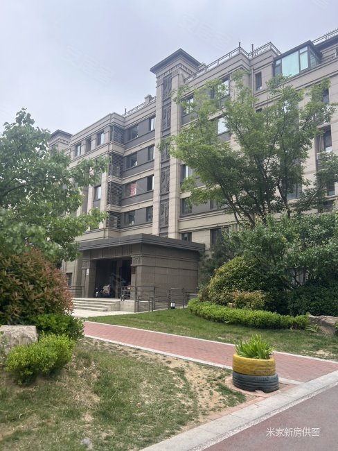 锦绣城   精装套三  六中 凤凰山路地铁口 幸福茂商场