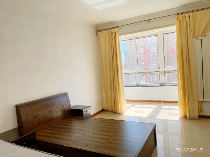 滨东花园朝南两居室大红本亮厅房出售