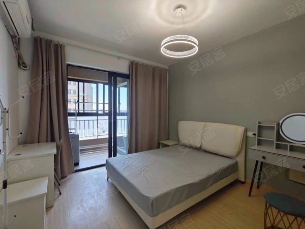 八号公馆精装卧室朝南带阳台近地铁奥体儿童医院月付