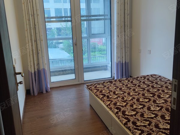 青岛胶州上合经济开发区碧桂园湖悦天境碧桂园1000元封阳台 套三双卫