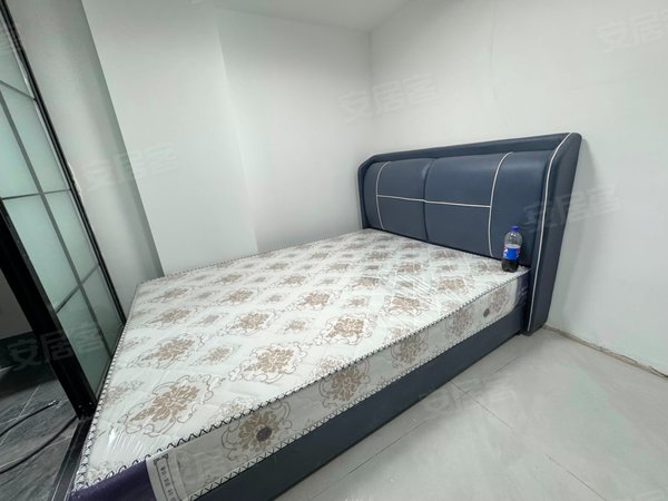 长春净月世荣路园丁花园一区园丁花园一期 可短租 轻轨站 包网 能做饭