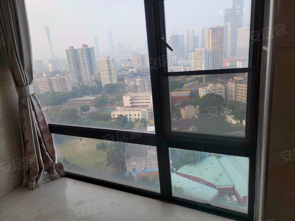 广州海珠赤岗锦鸿花园锦鸿花园 4室2厅2卫 南北通透 精装修 150平出租