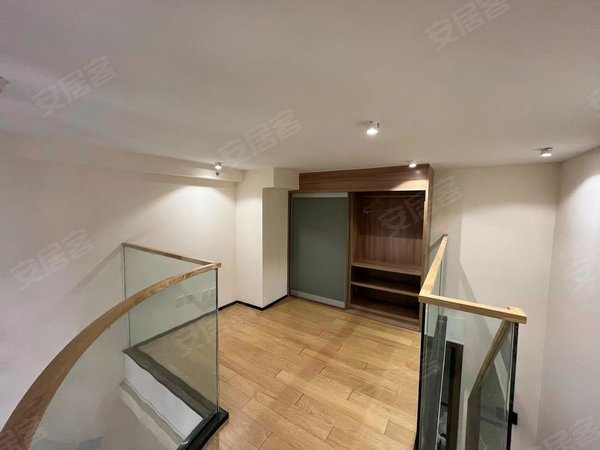 济南历城王舍人恒大城(商住楼)n栋复式,已腾房,拎包入住,楼下地铁口