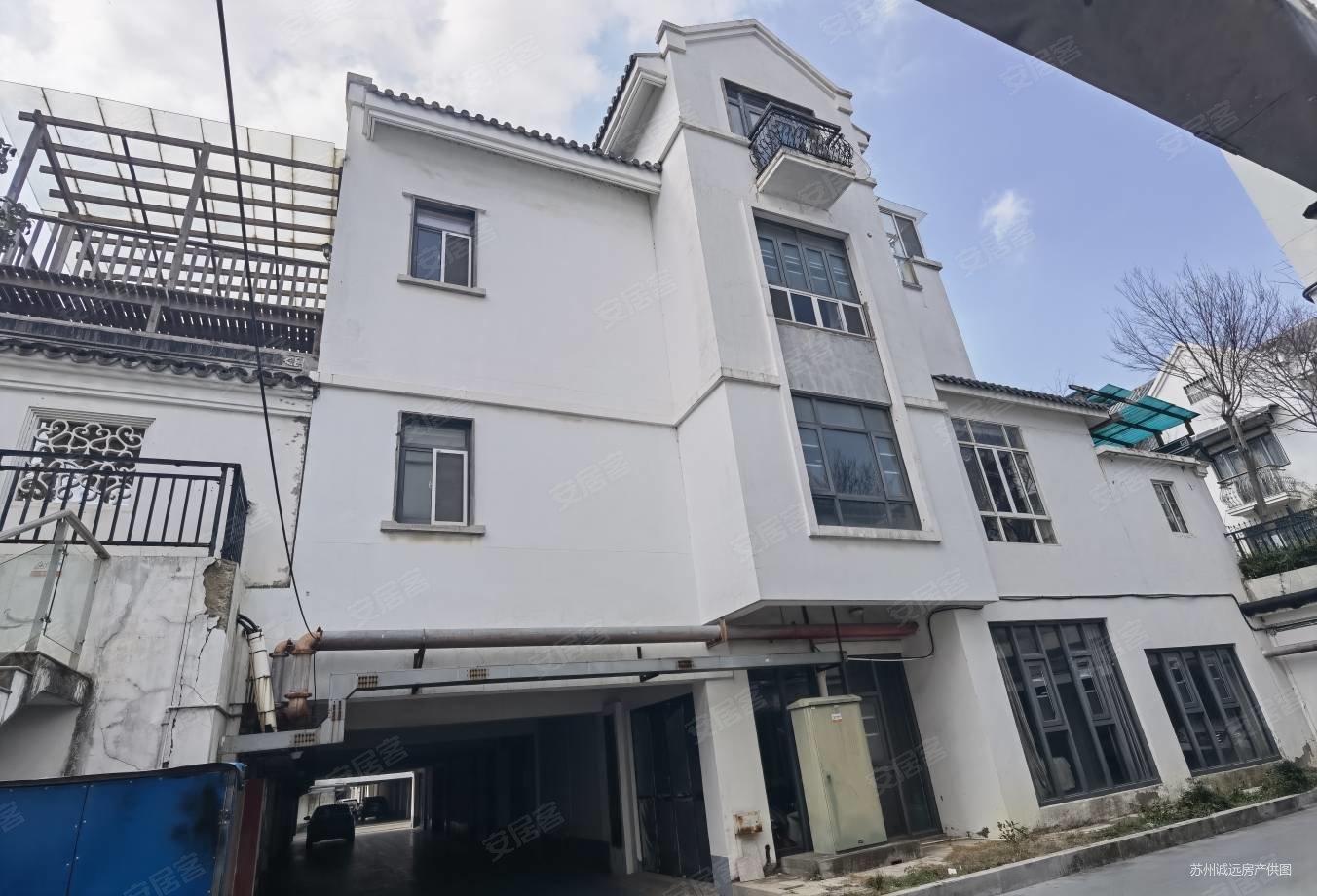 甪直中心港岛花园别墅南进门南花园南临河全明地下室精装诚心出售