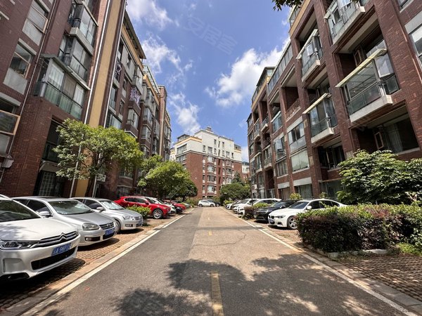 卫城橡尚 南北通透 明厨明卫  全封闭式阳台 隔音好出租房源真实图片