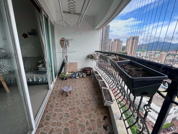 深圳龙岗横岗名门世家横岗地铁口,住宅大三房,拎包入住东南向住家安静