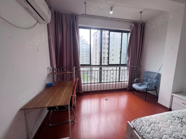 上海宝山高境逸景佳苑无中介费3号线殷高路地铁200米处独卫阳台房出租