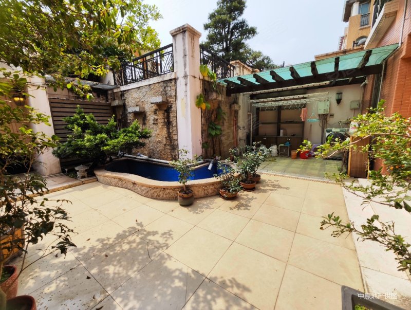 东骏豪苑别墅面湖景6房2厅带大花园诚意出售