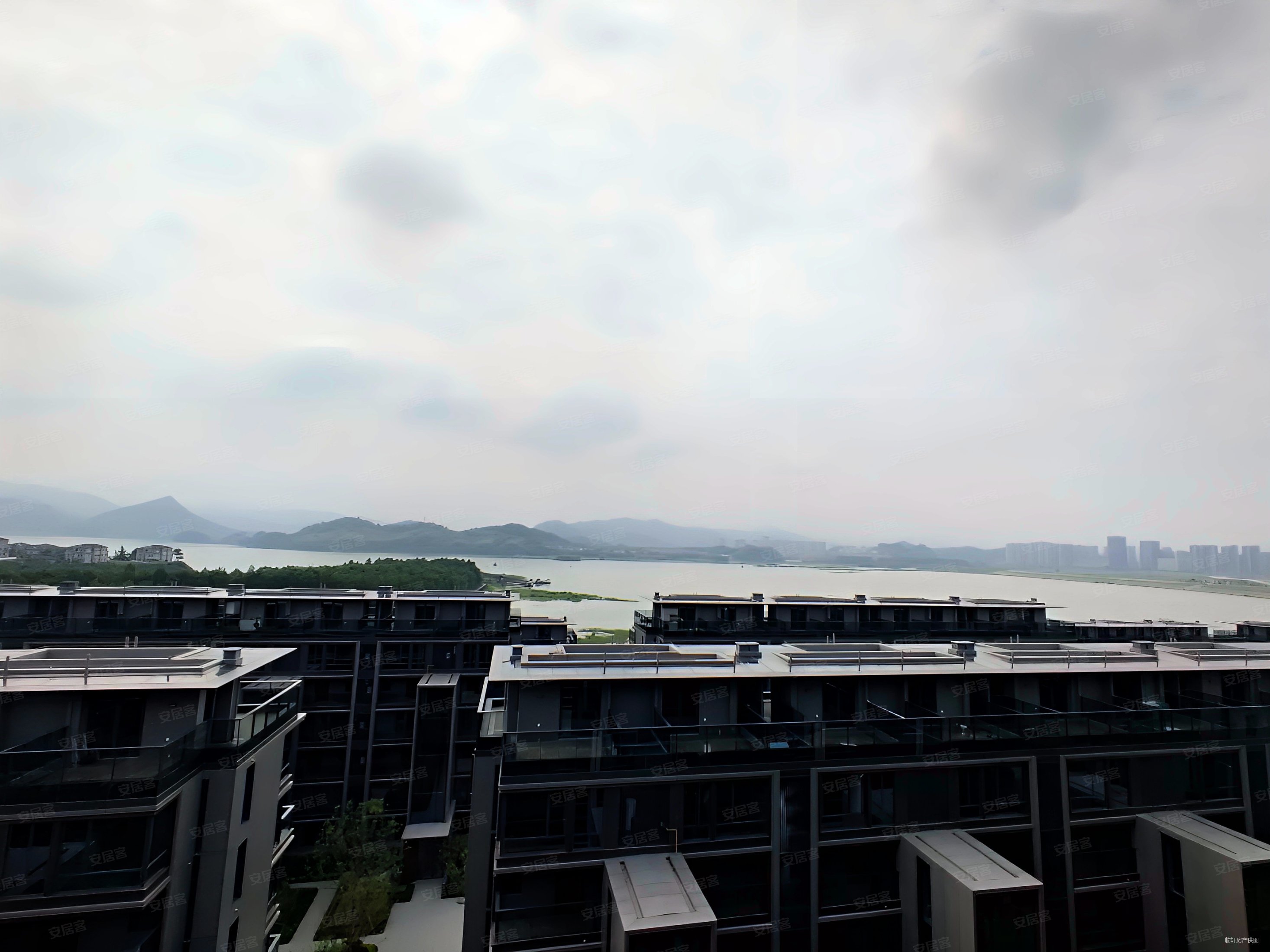 绿城打造 青山湖畔 一线湖景洋房,桃李湖滨里二手房,598万,3室2厅,2卫