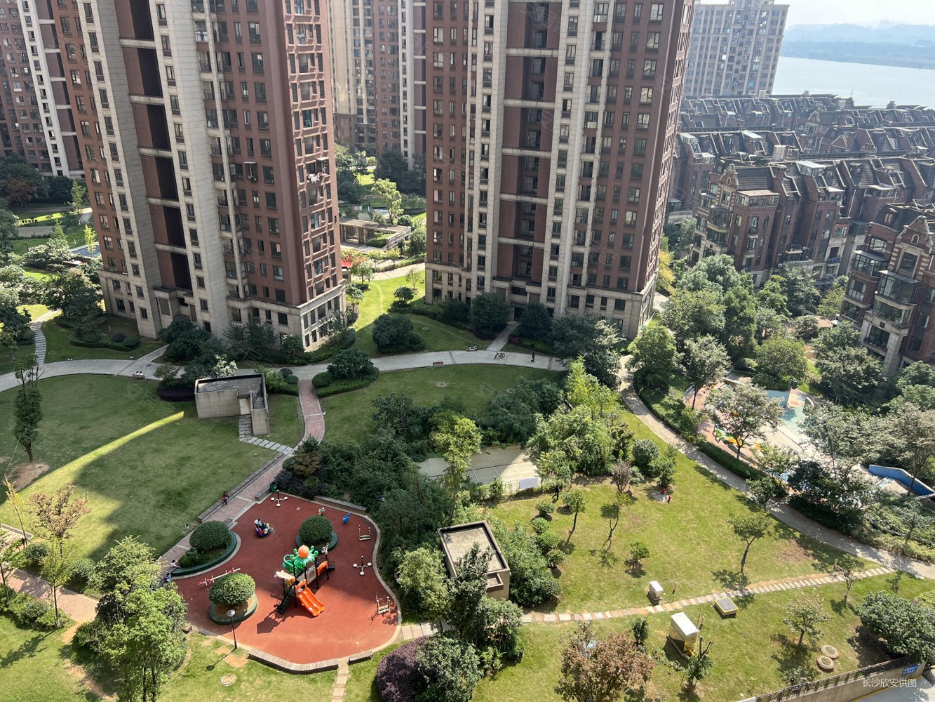 绿地海外滩(一期)3室2厅1卫84.36㎡南北60万