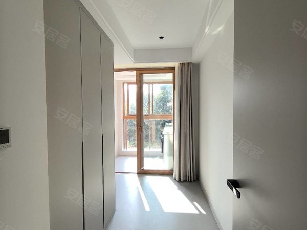 金华东阳横店秦王公馆秦王公馆大边套4房！现代简约风！带地暖！全新的家具家电齐全出租房源真实图片