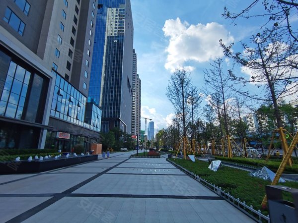 昆明官渡吴井路华润悦府地铁6号线 华润悦府精装4室双卫空房 端户带