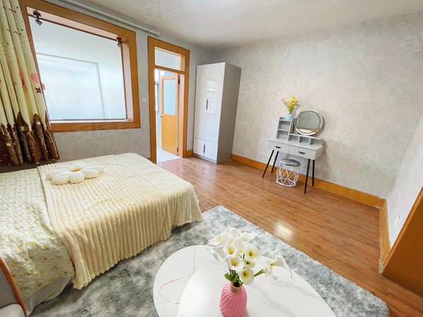 力推情侣精装好房可月付齐鲁医院泉城广场世贸恒隆芙蓉街