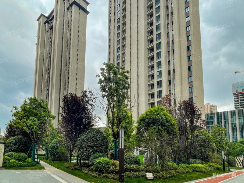 南北通透 带电梯,万达天玺二手房,595万,4室2厅,2卫,168平米-西安安居