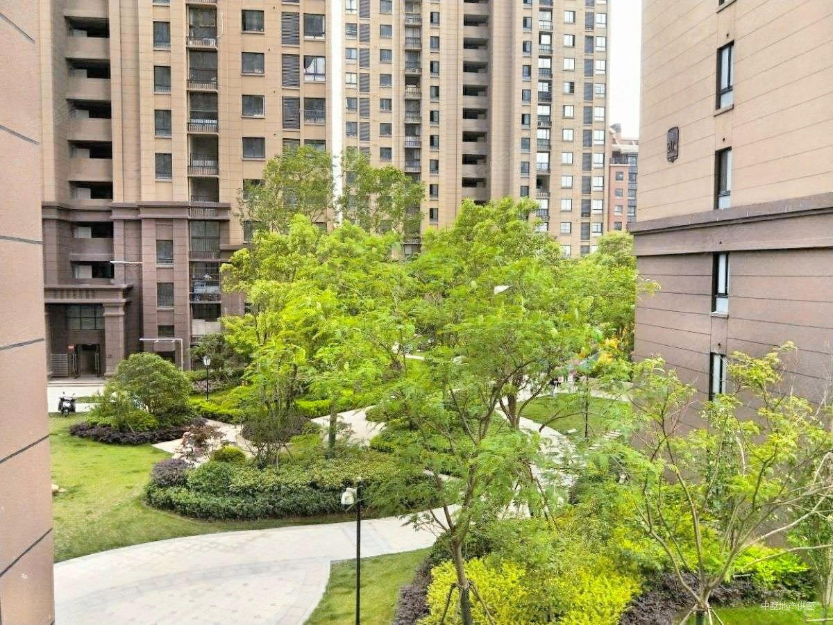 华地翡翠蓝湾和园毛坯新房小区前排采光真实在售