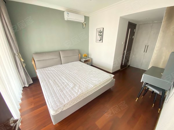 南宁良庆良庆镇万科金域中央年轻人理想租房视野超广10米大阳台封窗看