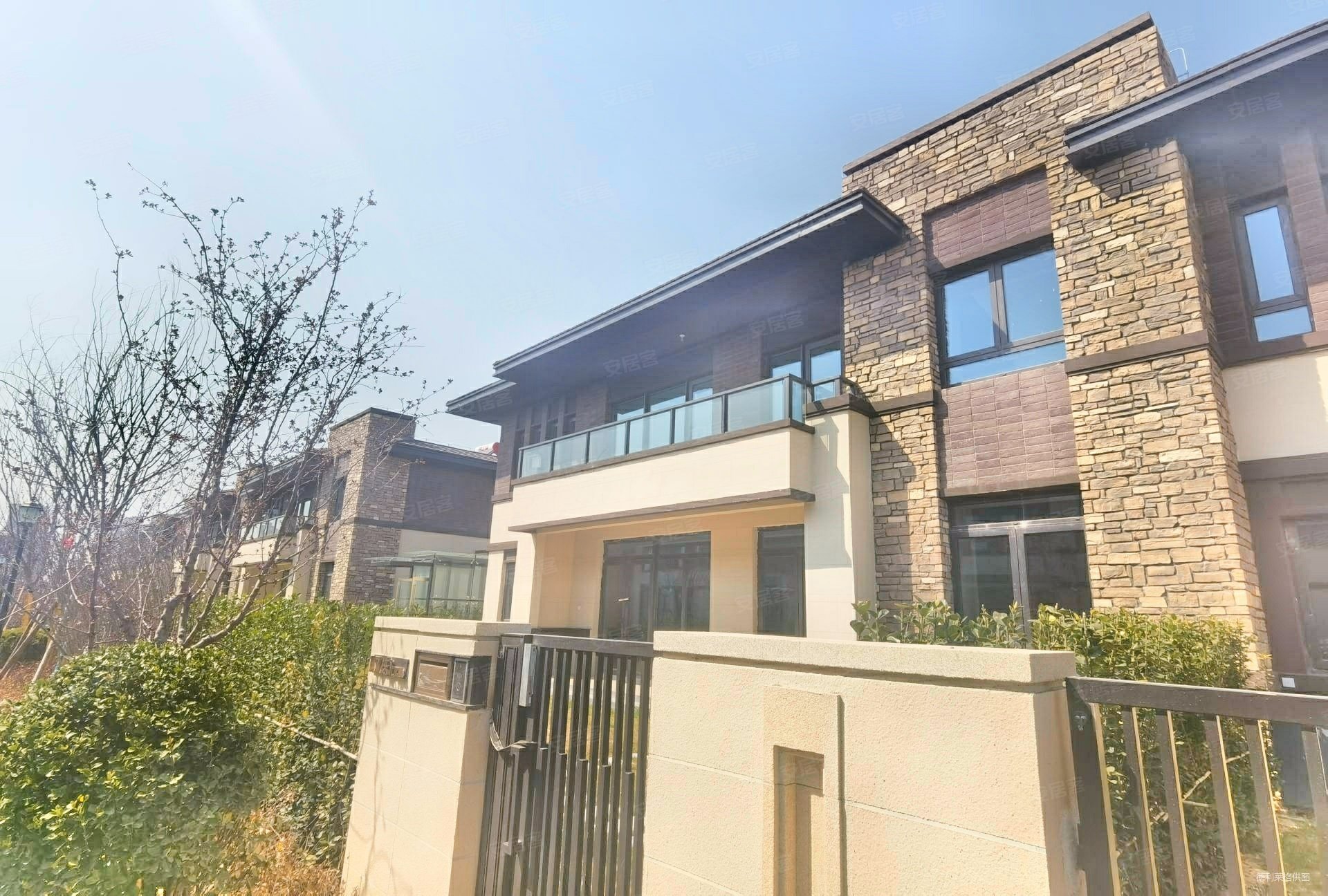 保利紫荆阁和光墅双层联排16米开间百平大院纯别墅社群