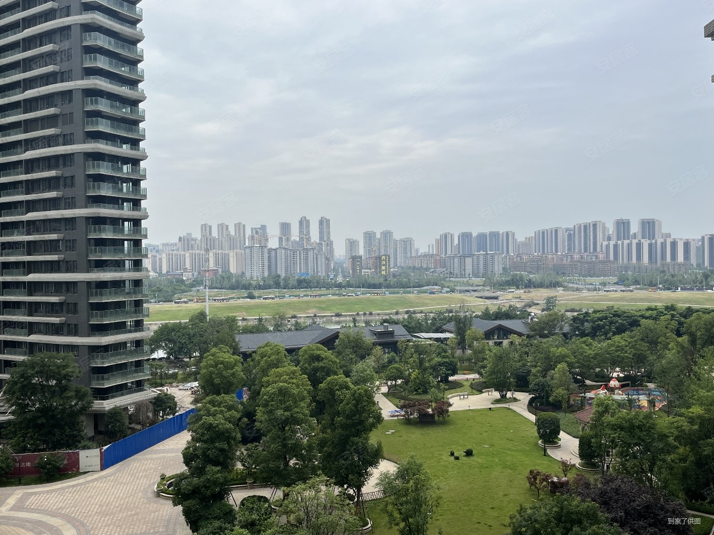 恒大天府半岛居家装修拎包入住近地铁一号线板楼双卫格局