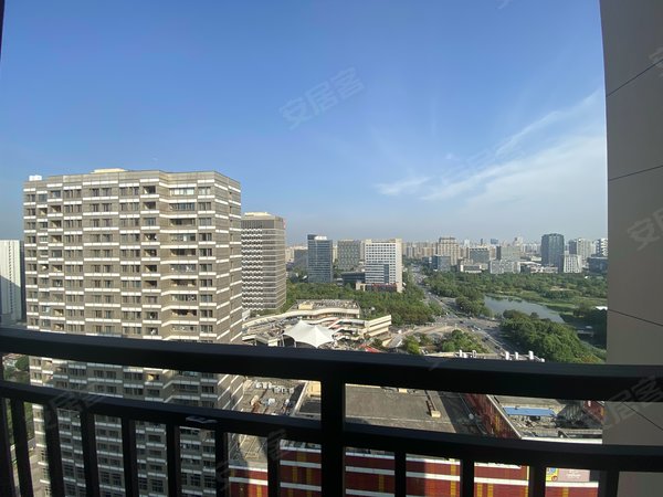 【多图】风荷丽景尚城(中区),宝龙对面 花园里 带北阳台,民用电,押一