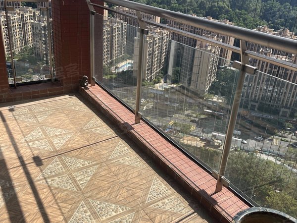 深圳龙岗南联运河蓝湾大四房,南北通透,双阳台,精装空房出租房源真实