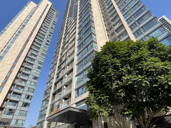 广州海珠万胜围保利天悦mo公寓楼龄新,配套齐,新配置,拎包即可入住,多