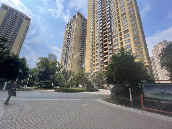 昆明官渡金马寺片区金马腾苑金马寺地铁站旁 精装修带家具三室2000