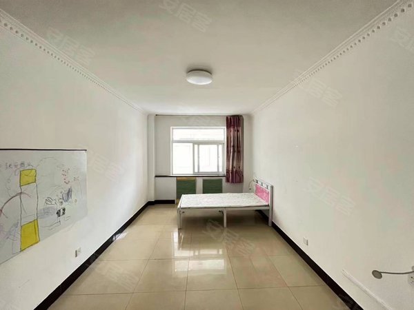 兰州城关东方红广场财政厅家属院(颜家沟)东方红广场 兰州一中附近 精装四楼 三室两厅两卫 随时看房出租房源真实图片