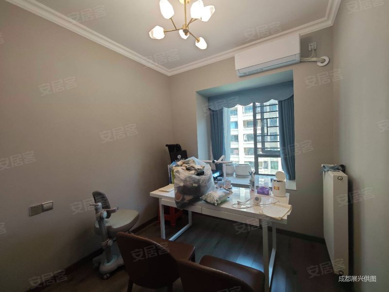 3号线旁 近万达 现代风精装套四双卫 楼层视野 巴适,碧桂园悦府二手房