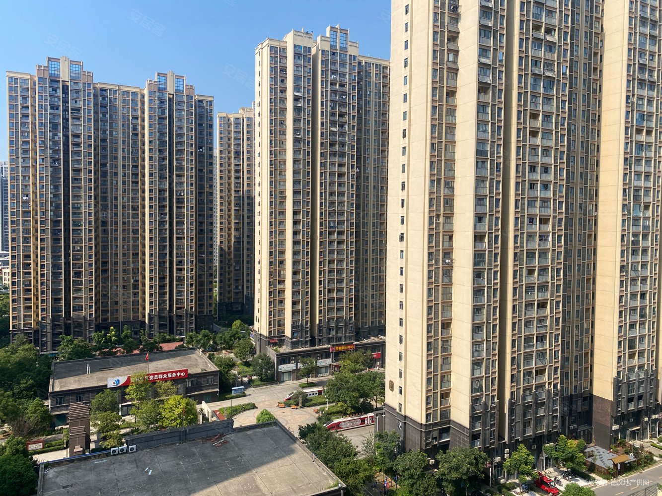 智苑小区1118平三房105万出售配合满二过户