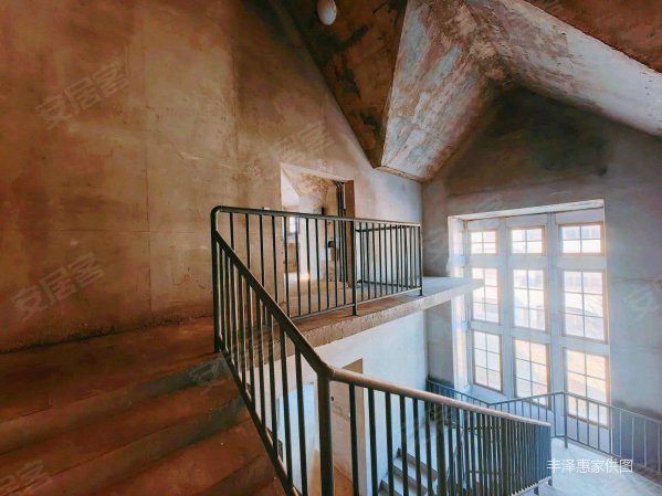 青岛海边公园独栋别墅 距离海边80米 超大院落 超大格局,鲁信半岛美庐