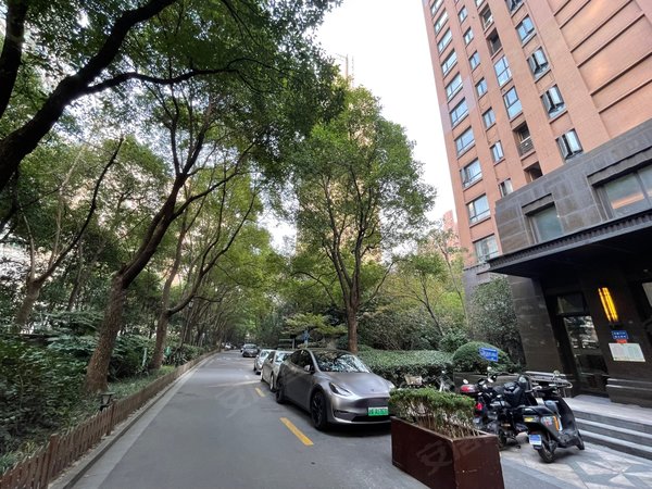 上海虹口凉城宝华城市花园3房高区shou次出租看陆家嘴三件套出租房源