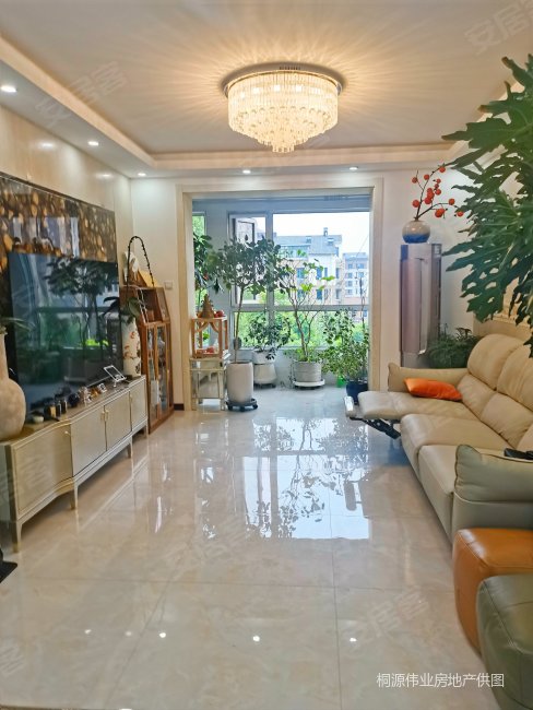 出售 天一绿海 三室 3楼 138万元 精装