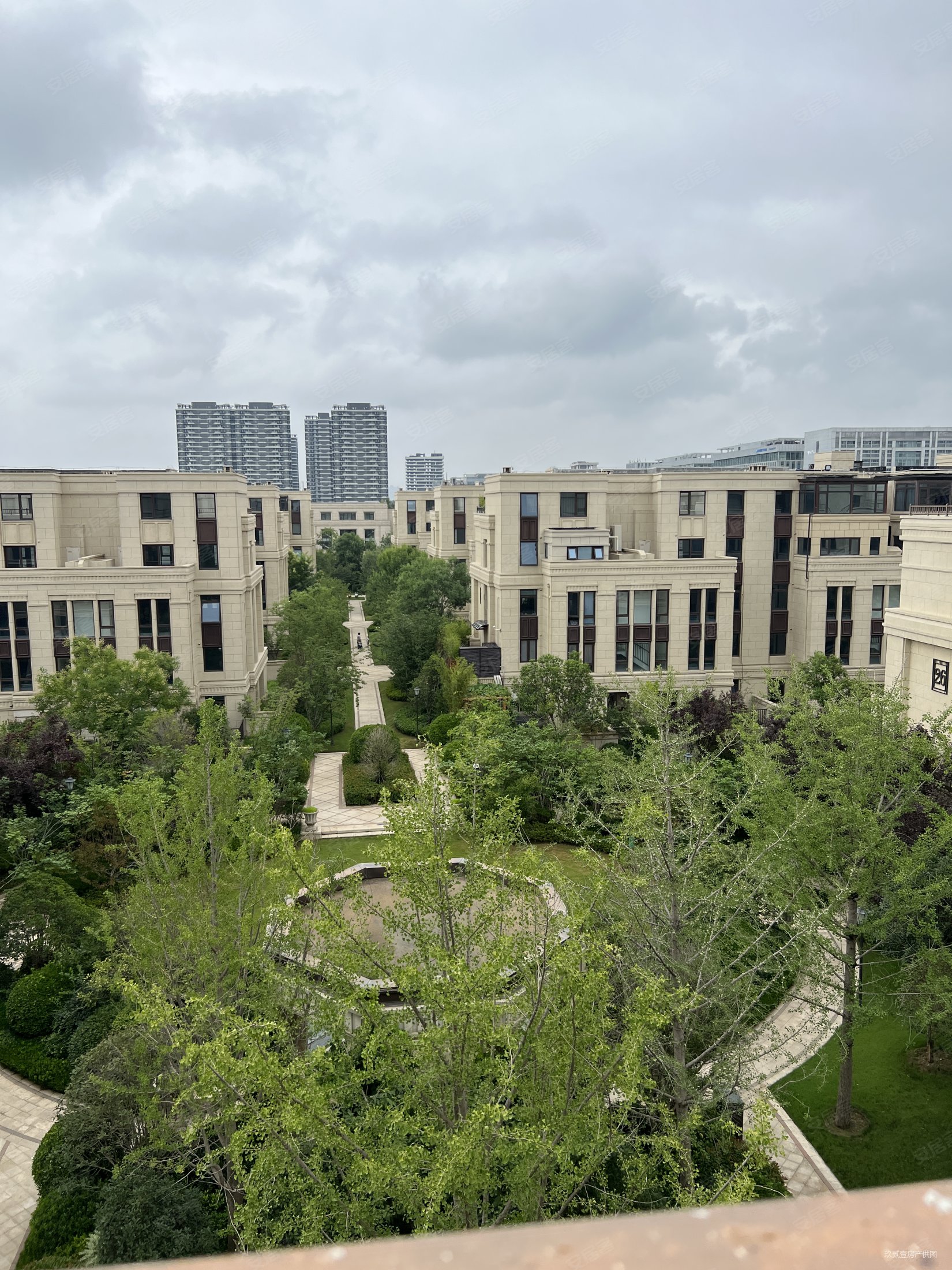 鸿园梧桐苑3室2厅2卫127.1㎡南北215万