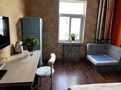 海西格尔木城区八一中路 华兴斜对面 市区中心的一室一卫的房子出租房源真实图片