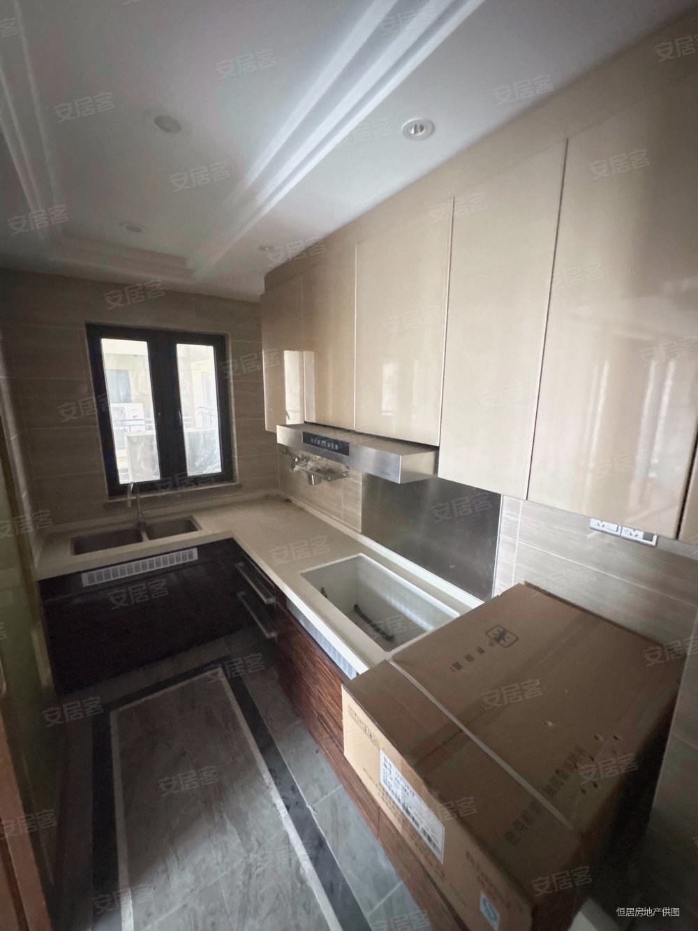 恒大御澜庭3室2厅1卫100.61㎡南北188万