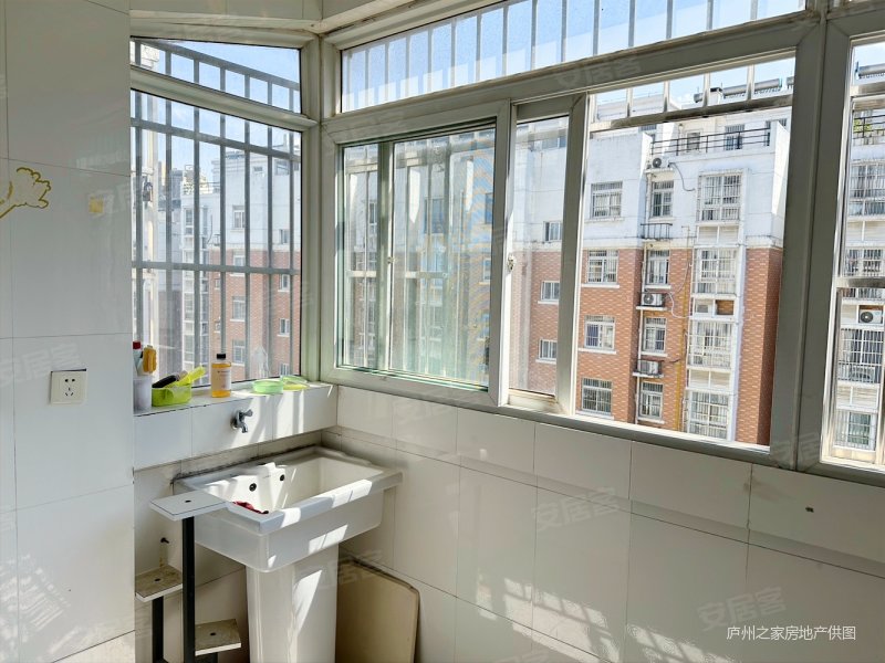 龙凤嘉园(一期) 小三居 南北通透 出行方便 精装可拎包入住