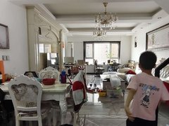 昌乐昌乐城区体育公园人民医院对面,豪华装修,上下复式,三台空调,欧式装修出租房源真实图片