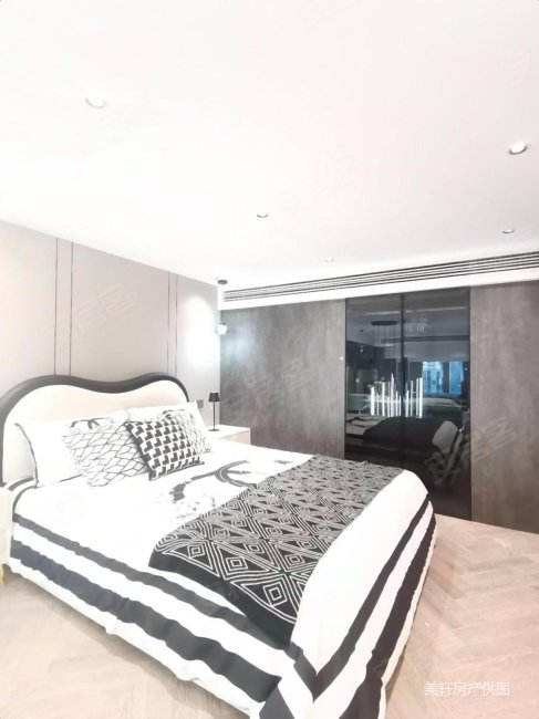 出行方便 正南朝向 临地铁 楼层好 近医院,星湖湾(商住楼)二手房,81万