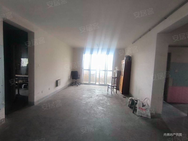 凌桥景园!三房两卫!诚心出售!看房有钥匙!