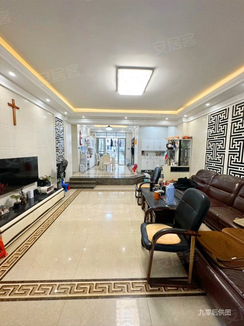 金色华庭4室2厅2卫167.53㎡南北215万