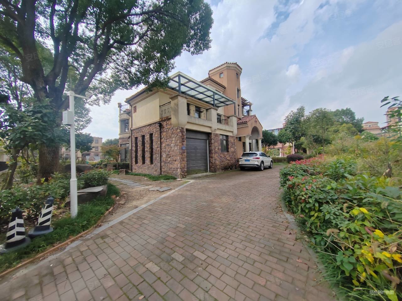 新上中大易墅岛上独栋占地1000平双面临大河